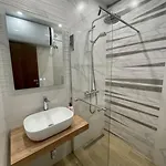 *hot* Main Square Brand New Luxury Appartement