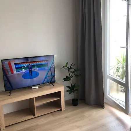 *hot* Main Square Brand New Luxury Διαμέρισμα *