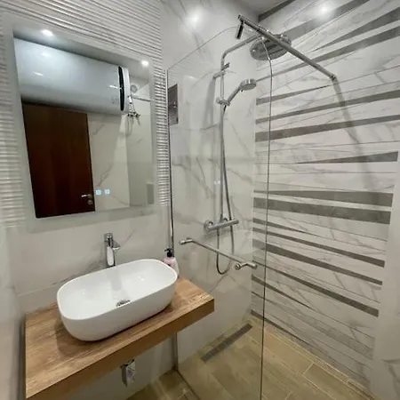 *hot* Main Square Brand New Luxury דירה